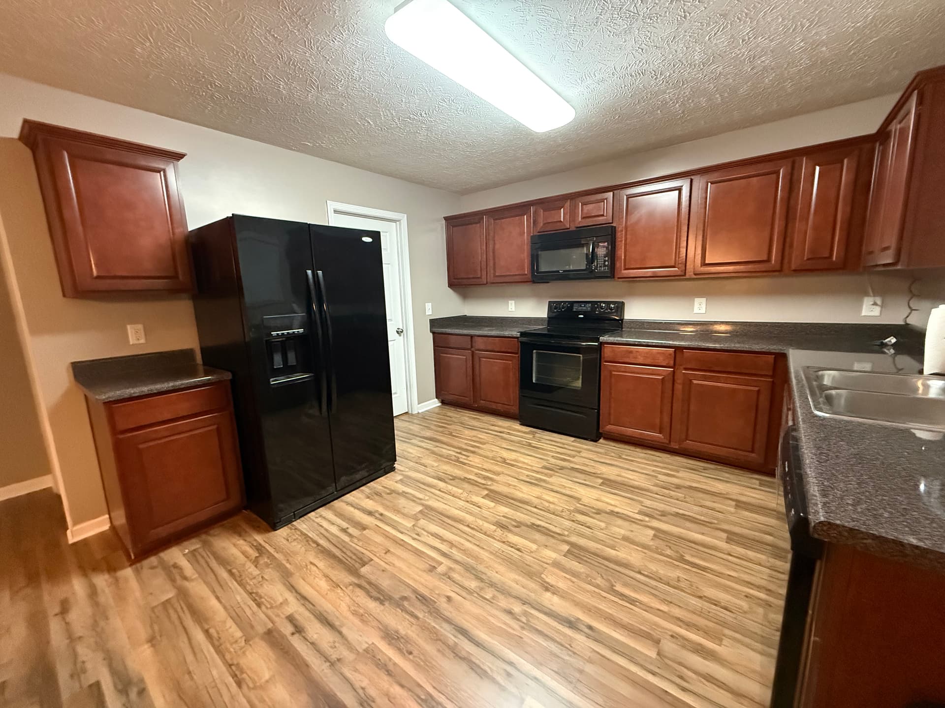 Gallery photos for Fresh Kitchen Flair with Tavern Oak Flooring: Image #1